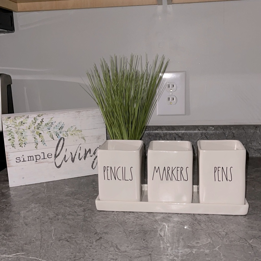 ✨Rae Dunn Stationary Holder✨